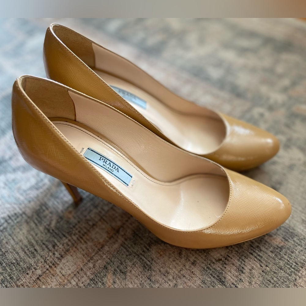 Prada beige saffiano leather almond platform toe stiletto high heel shoes 37.5